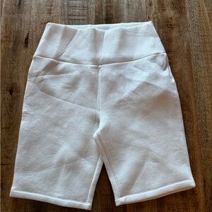 GREY LAB High-Waisted off white scuba material Shorts NEW NWT